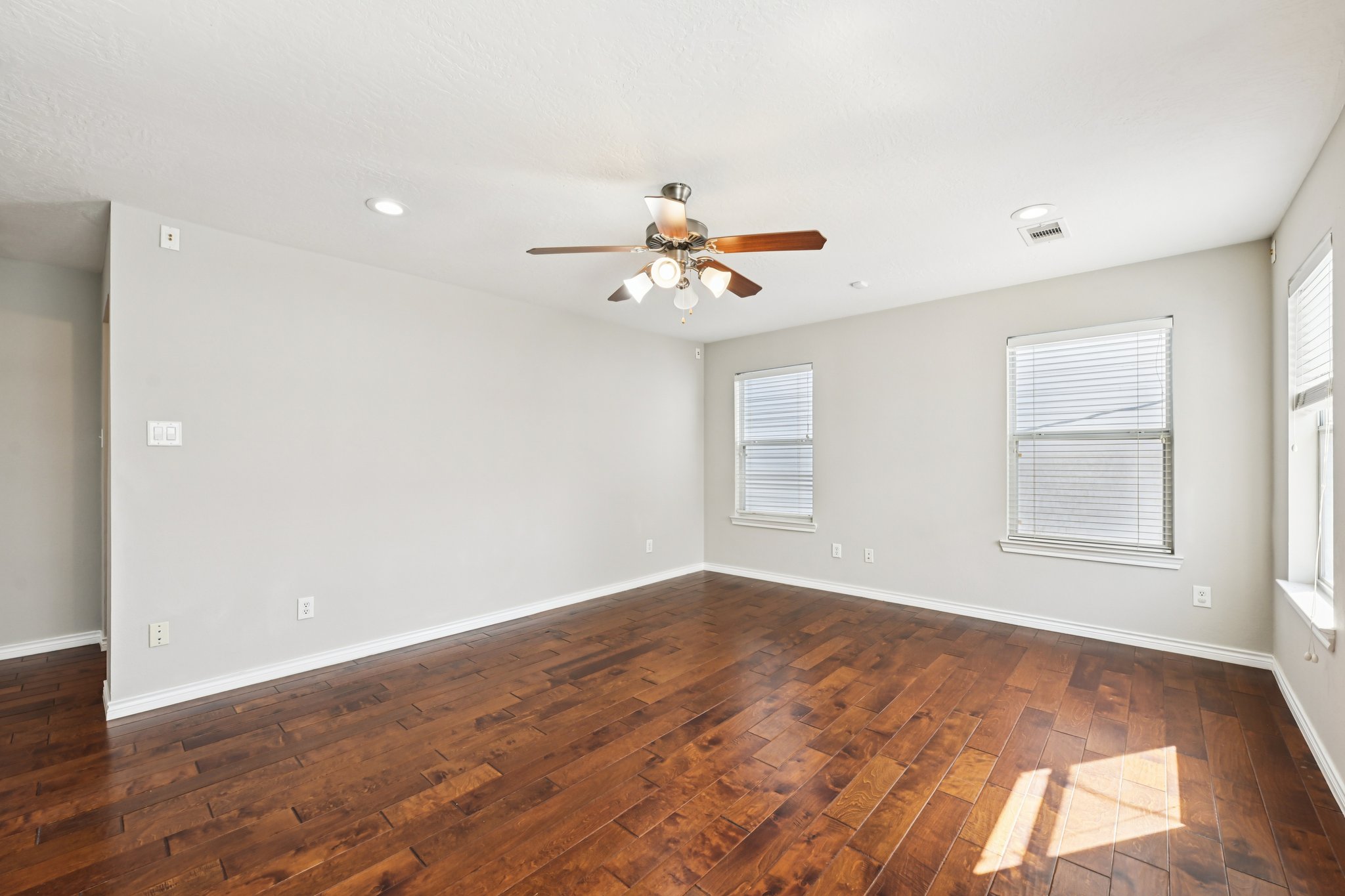 Bailey St-L1302-015.jpg