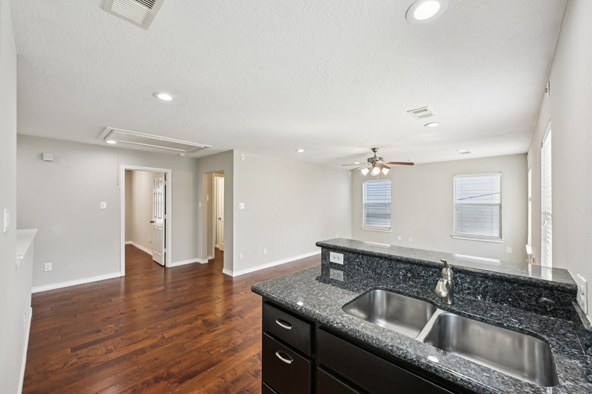 Bailey St-L1302-023.jpg