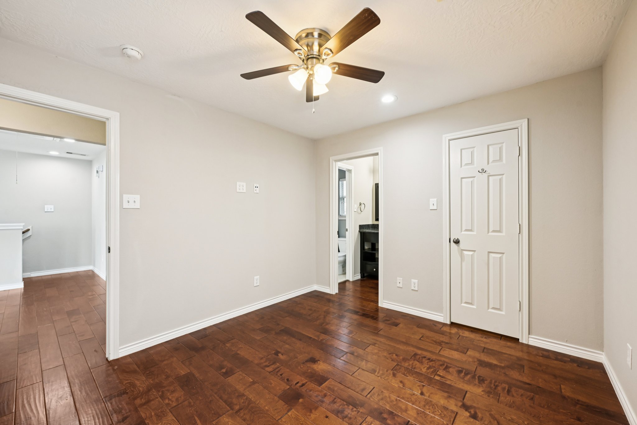 Bailey St-L1302-030.jpg