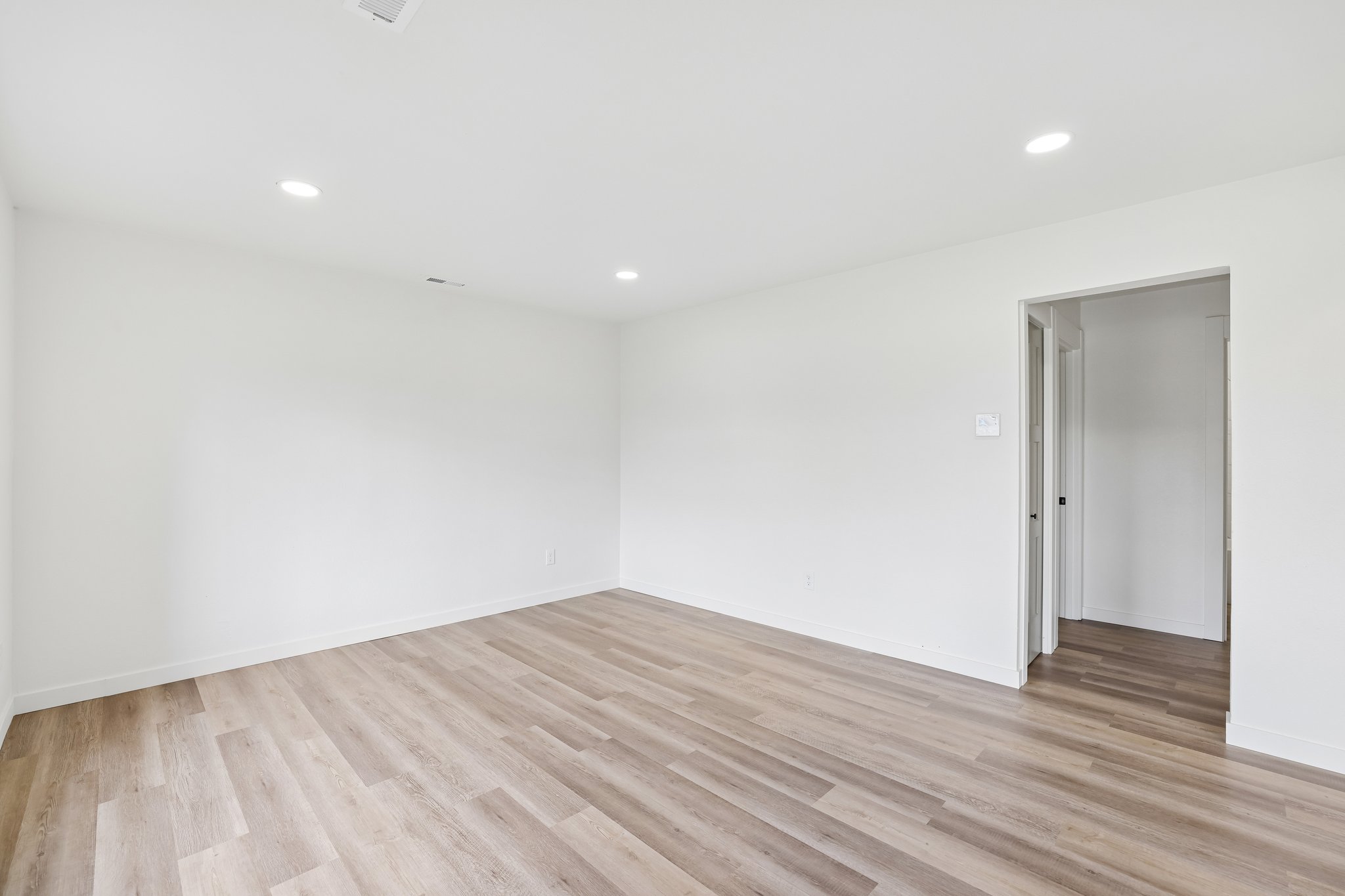 Baker St NE-S2904-009.jpg