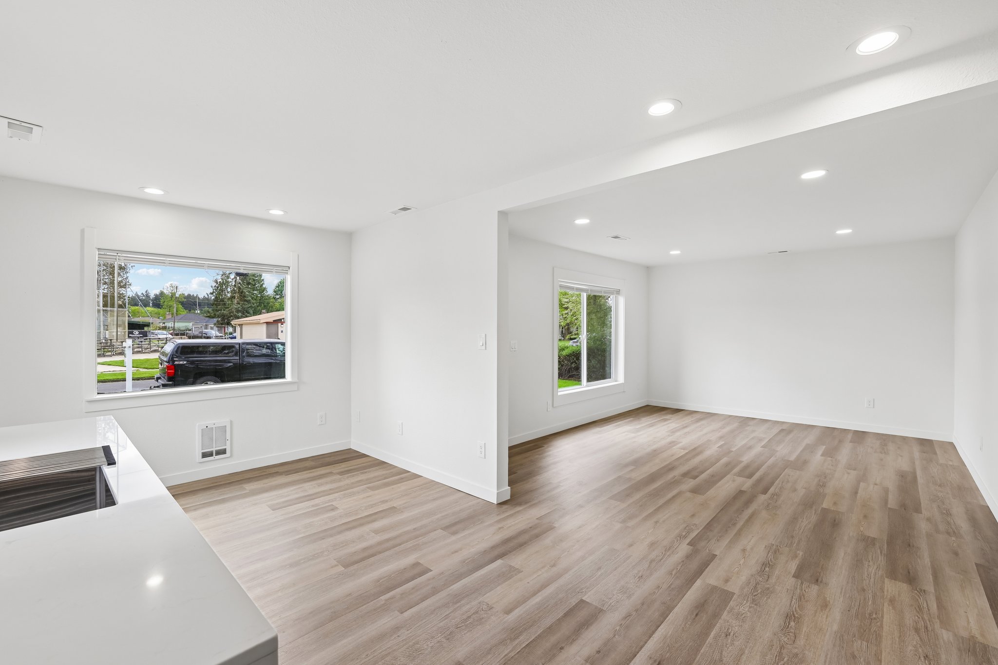 Baker St NE-S2904-011.jpg