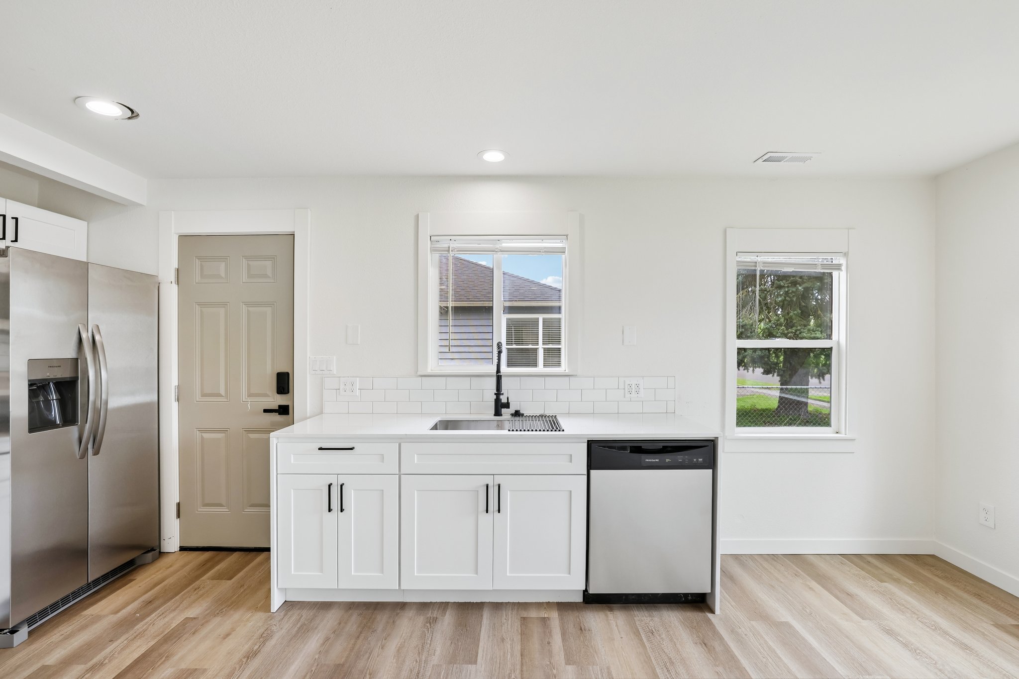 Baker St NE-S2904-013.jpg
