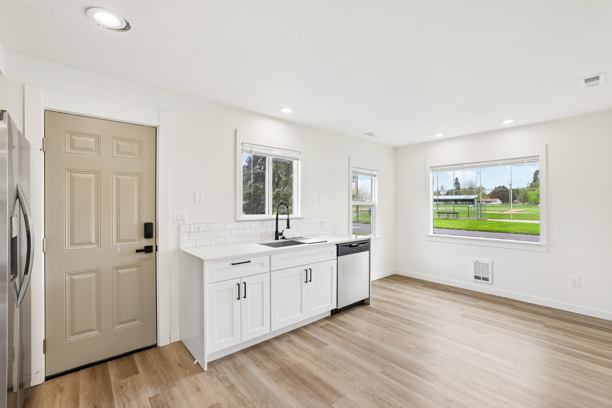Baker St NE-S2904-018.jpg