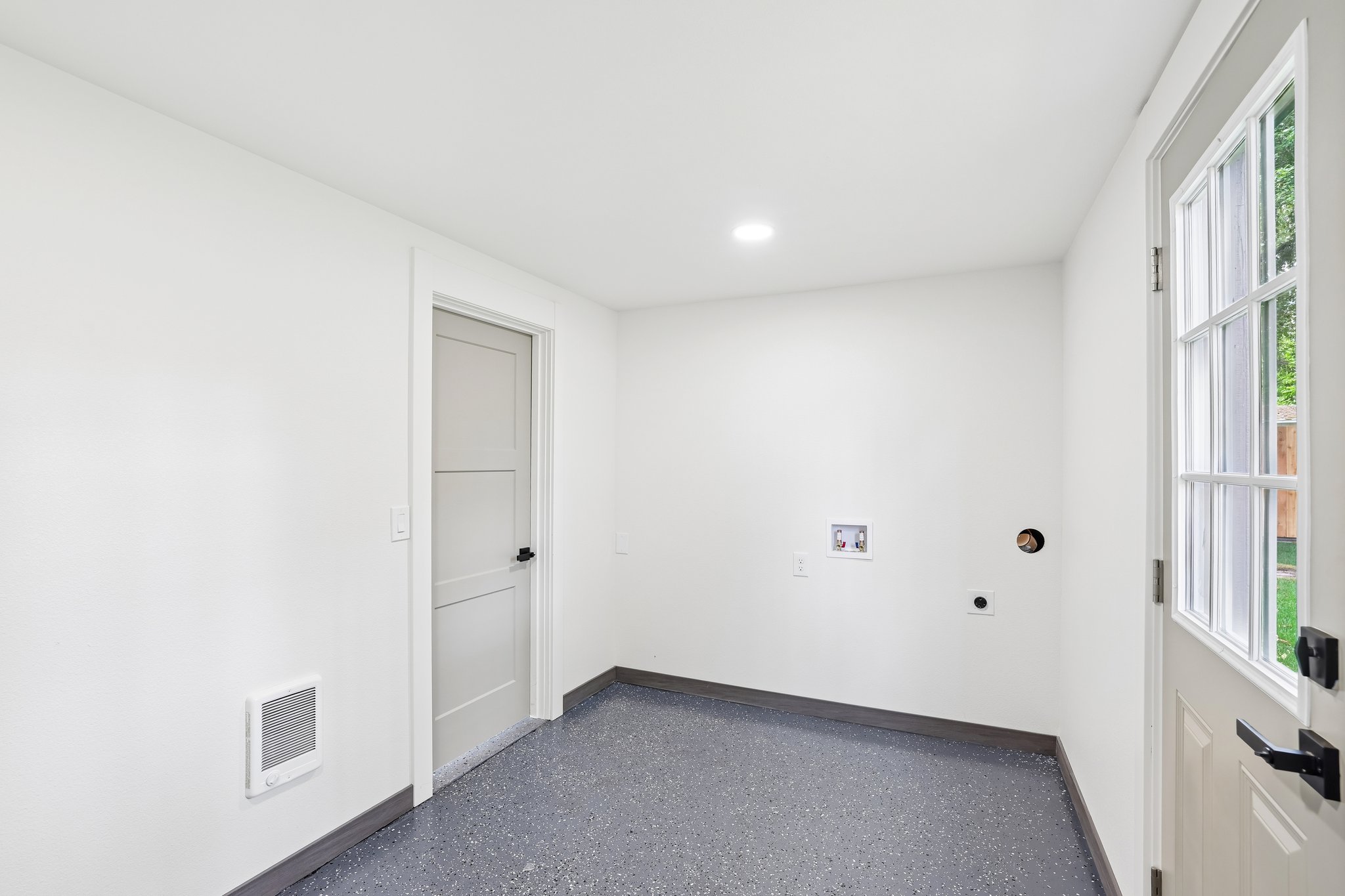 Baker St NE-S2904-026.jpg