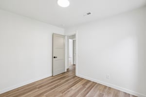 Baker St NE-S2904-025.jpg