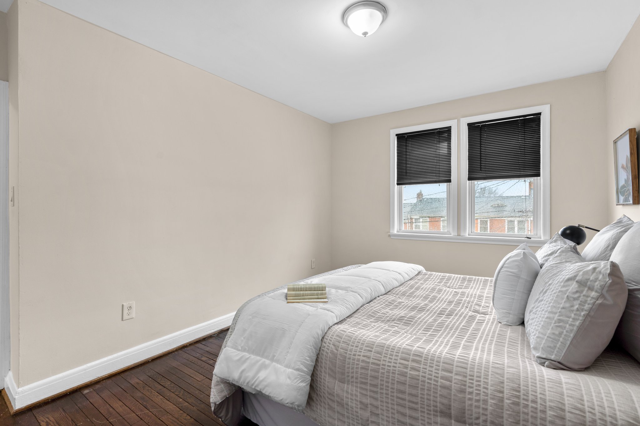 22. 1405 N Linwood Ave.jpg