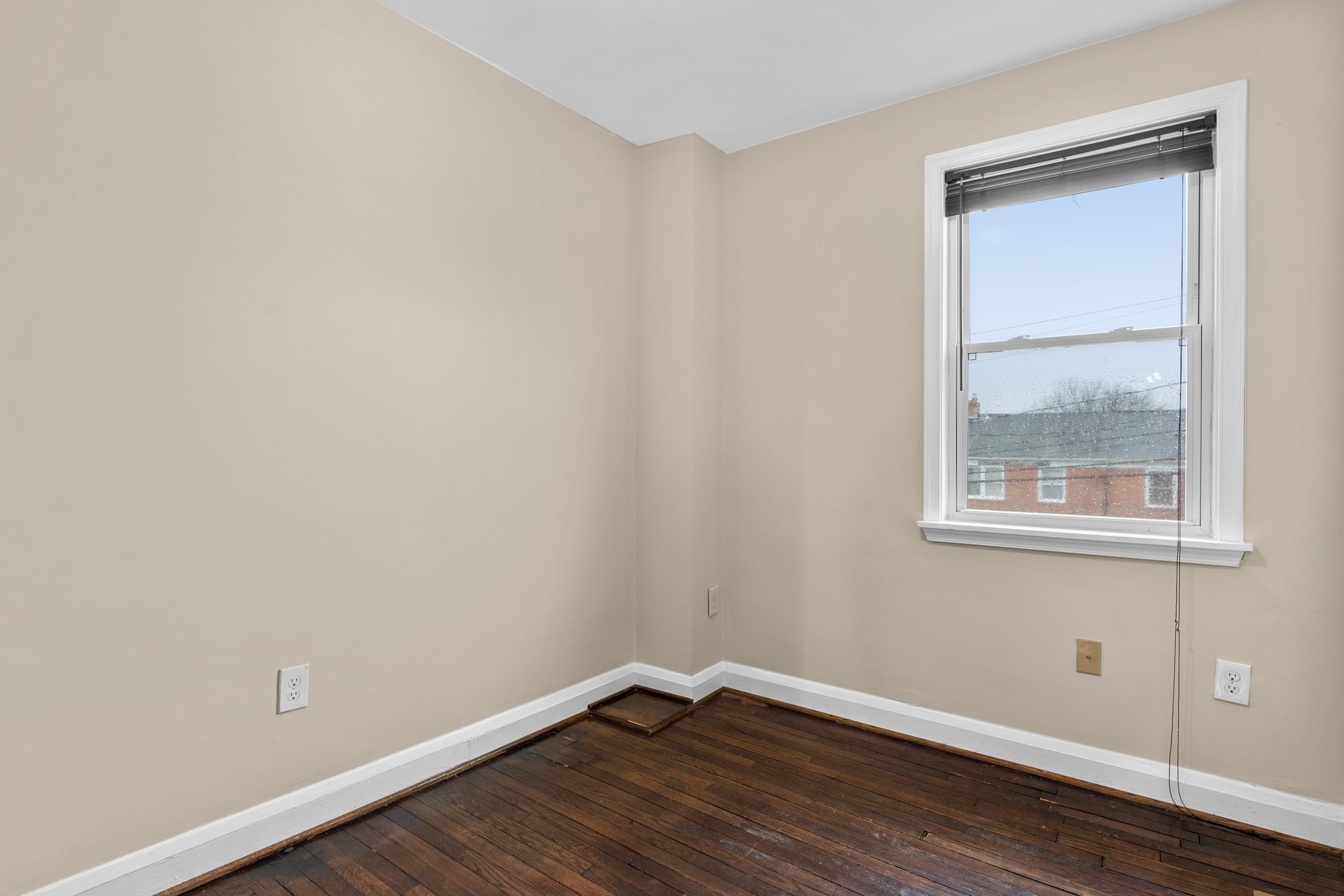 19. 1405 N Linwood Ave.jpg