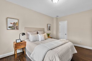 23. 1405 N Linwood Ave.jpg