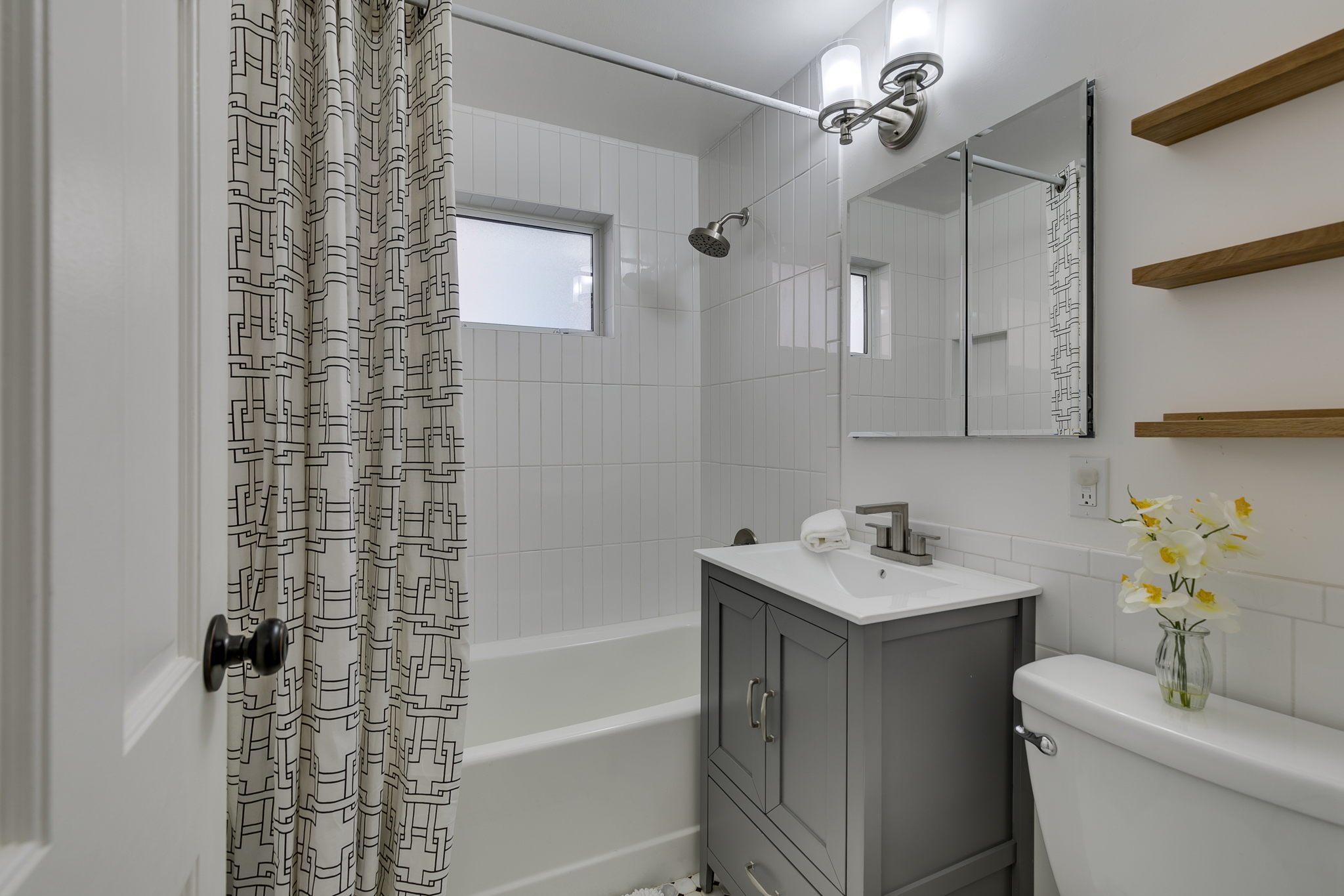 14052 Midvale Ave N, Seattle, WA 98133, USA Photo 19