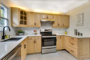 14052 Midvale Ave N, Seattle, WA 98133, USA Photo 12