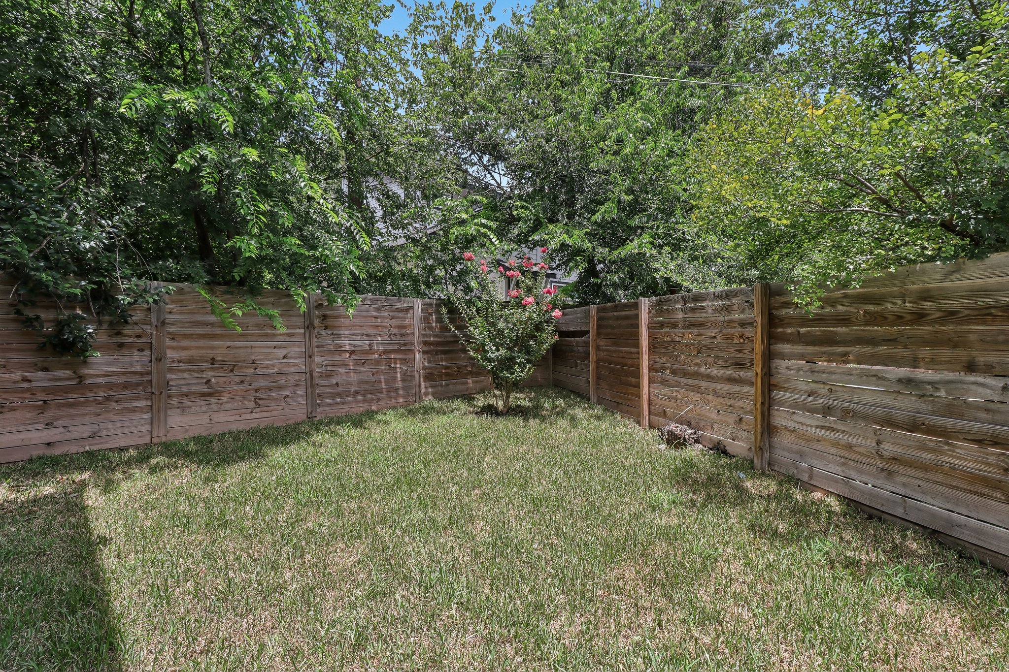 Camelot Cir 2-S2406-034.jpg