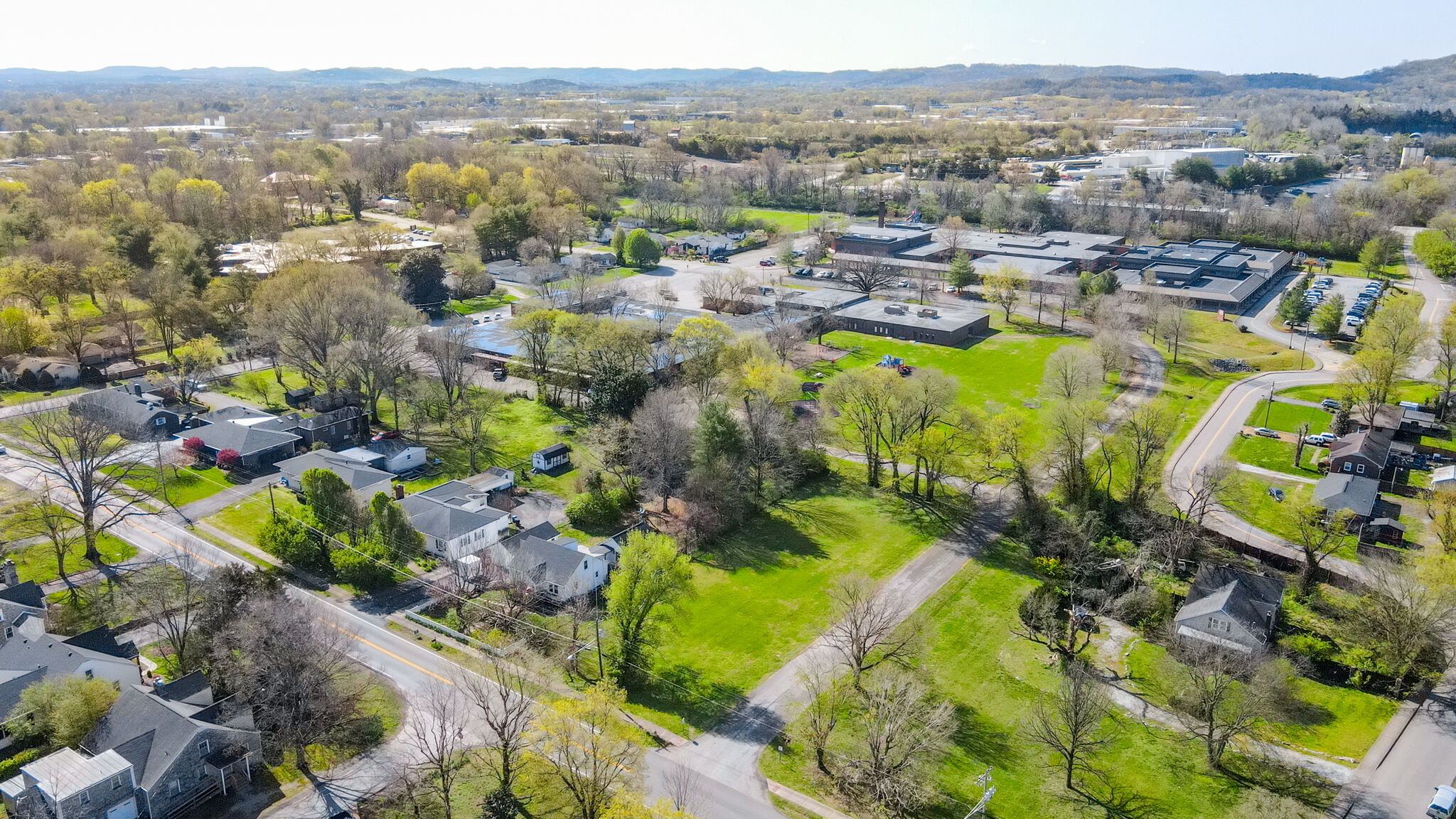 Battle Avenue parcels face the same direction as its neighborhood streetscape of Sunset Manor.