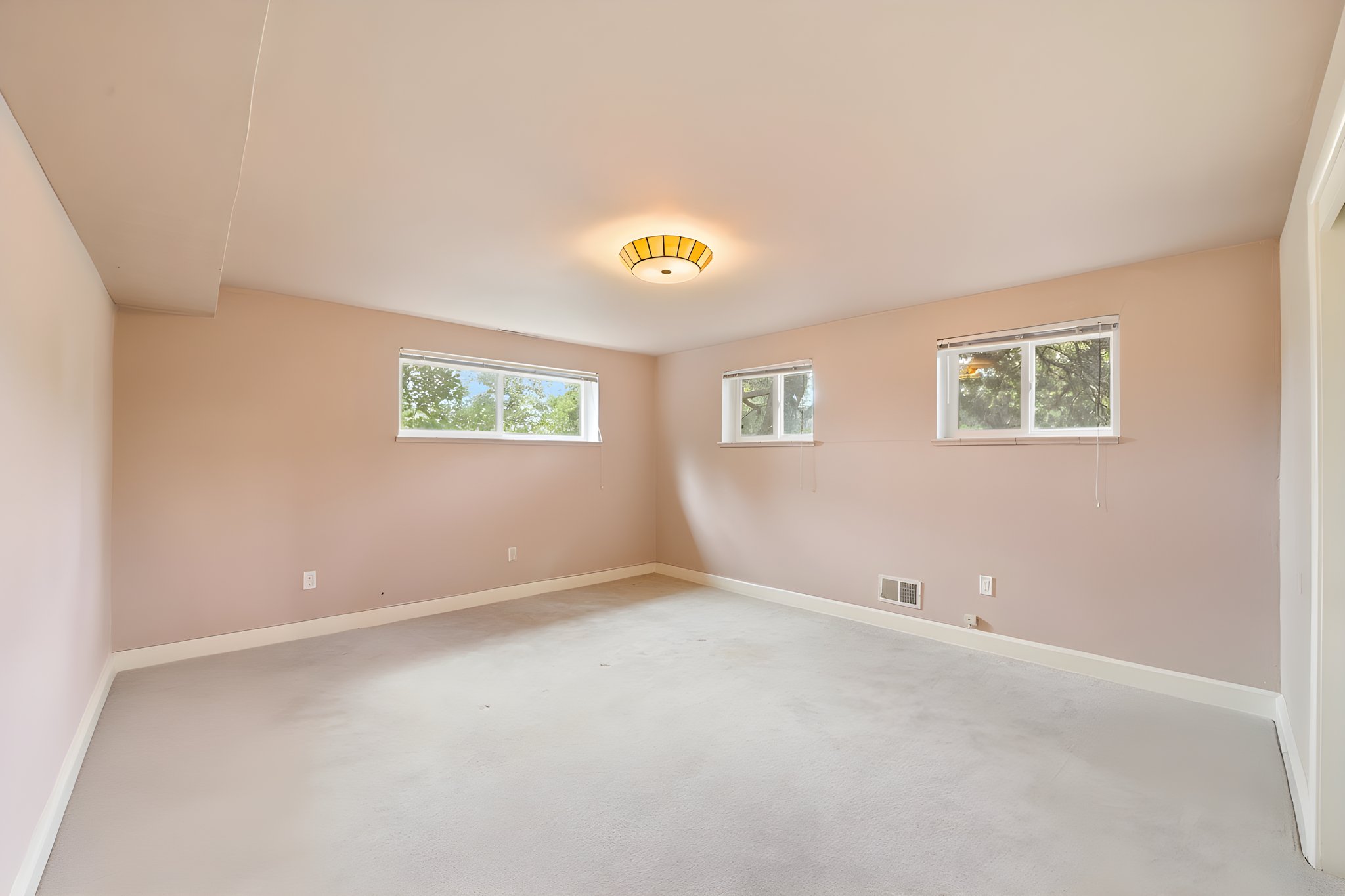 LG1R1088 furniture removed.jpeg