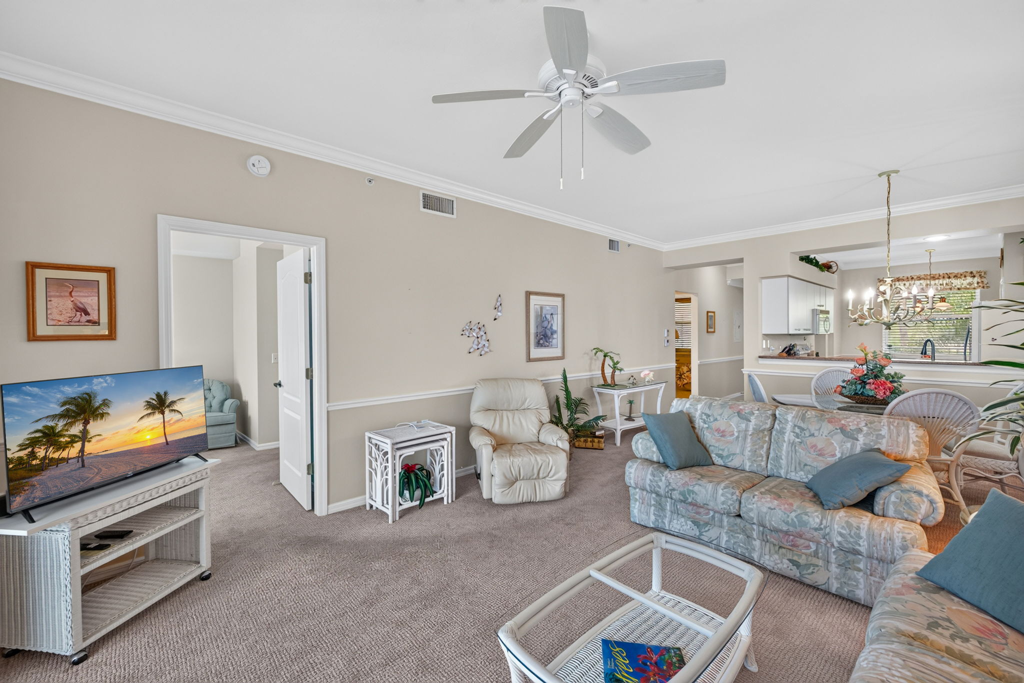 Living Room 3 of 4