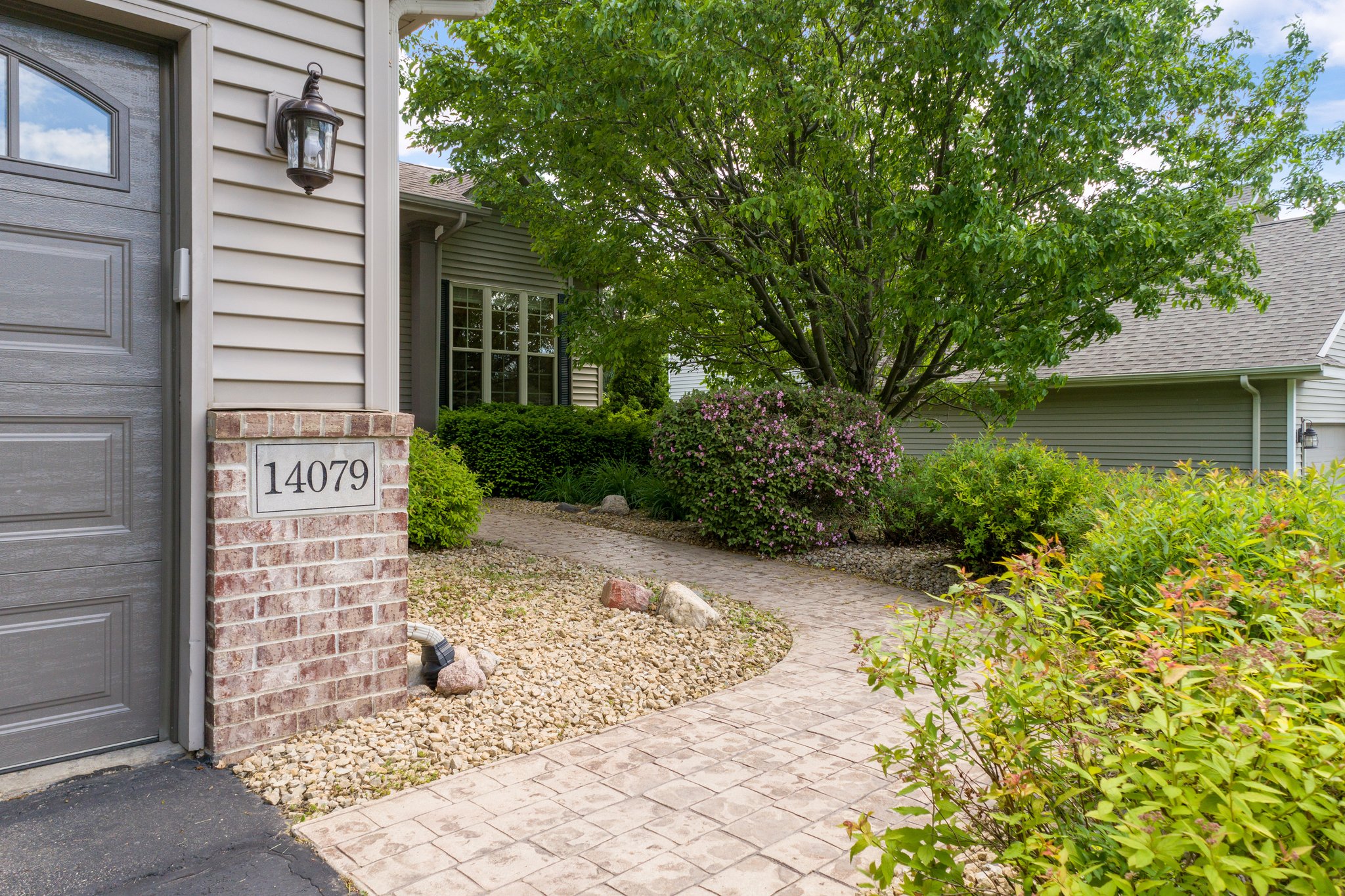 14079 Ridge Point Ct, Savage, MN 55378, US Photo 3