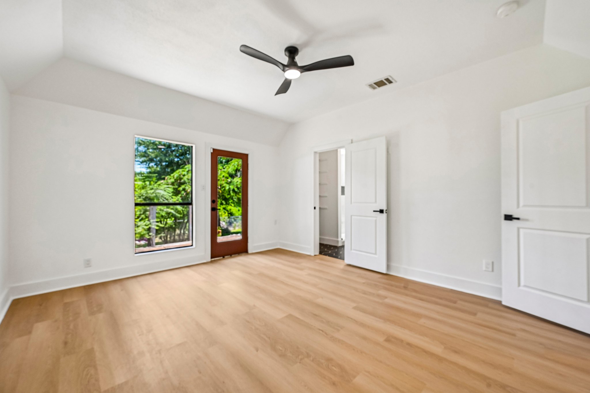 Gatlinburg Dr-S3107-037.jpg
