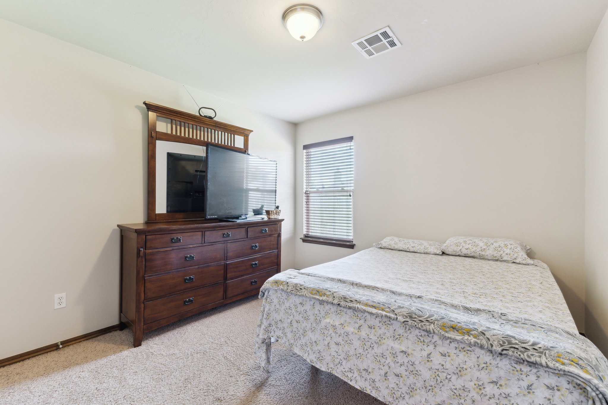 1409 Jordan Dr_026.jpg