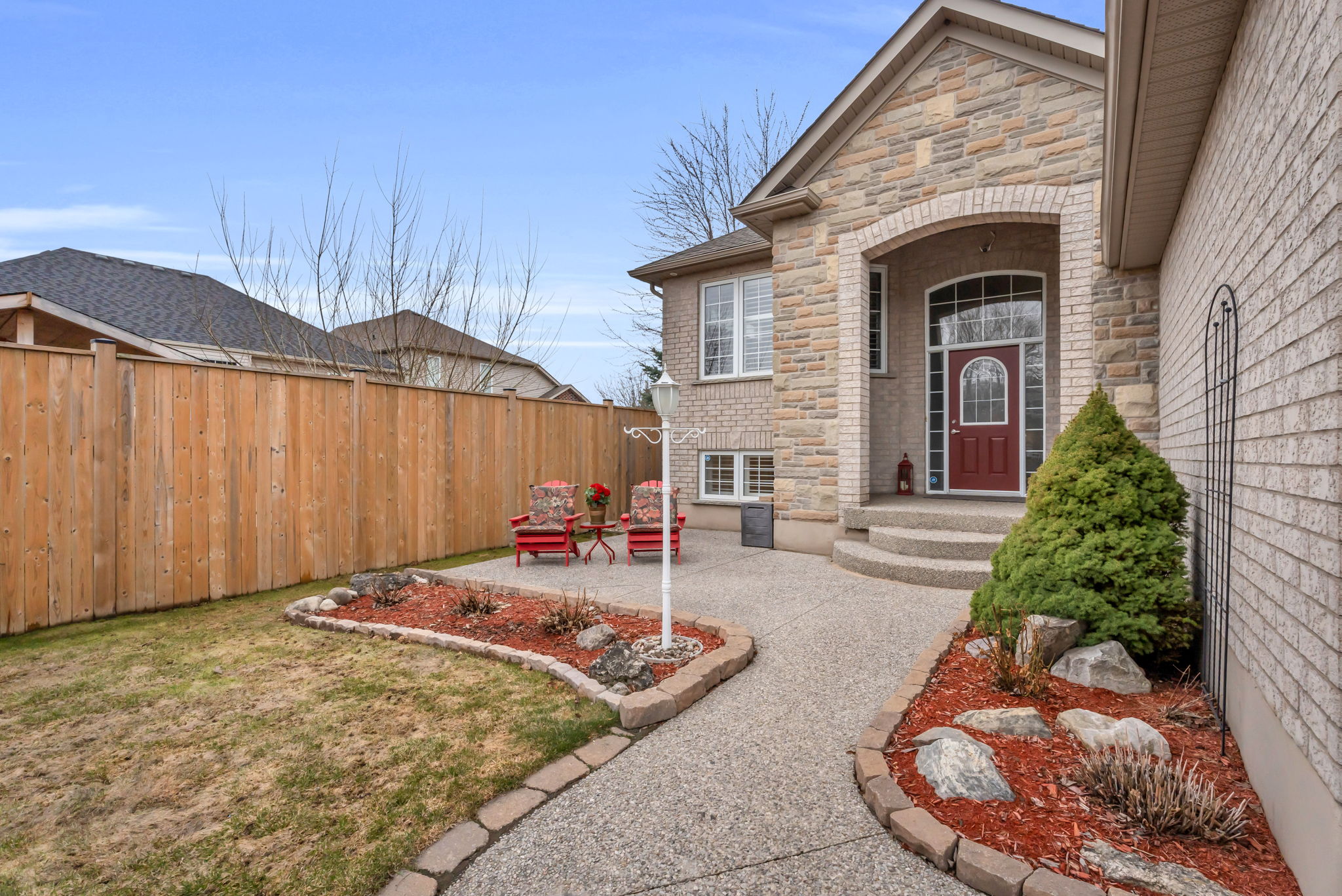 Front Porch/Entrance