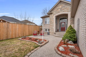 Front Porch/Entrance