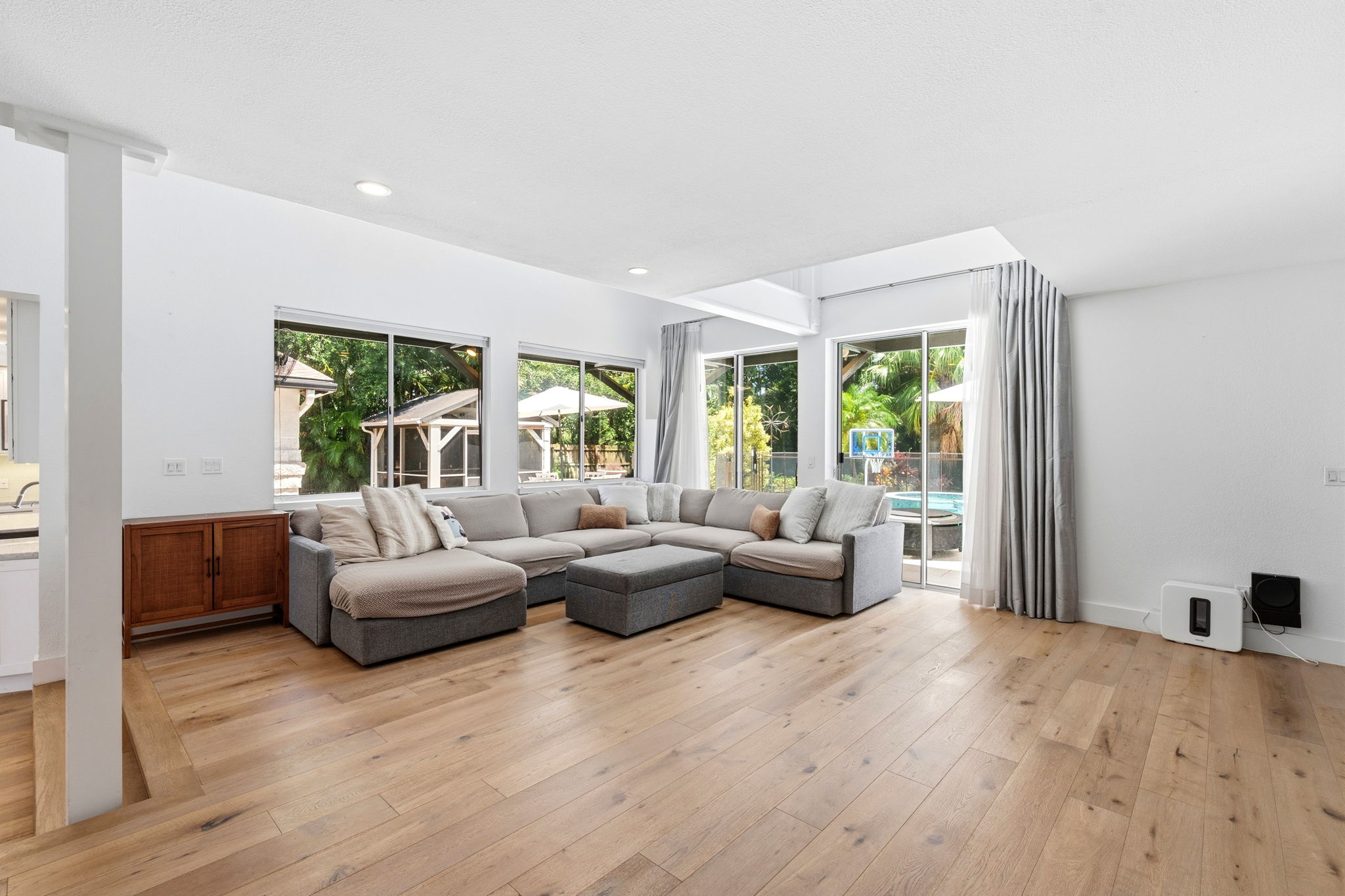 Interiors (27)