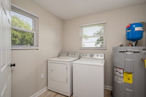141 Lilly Rd | Laundry