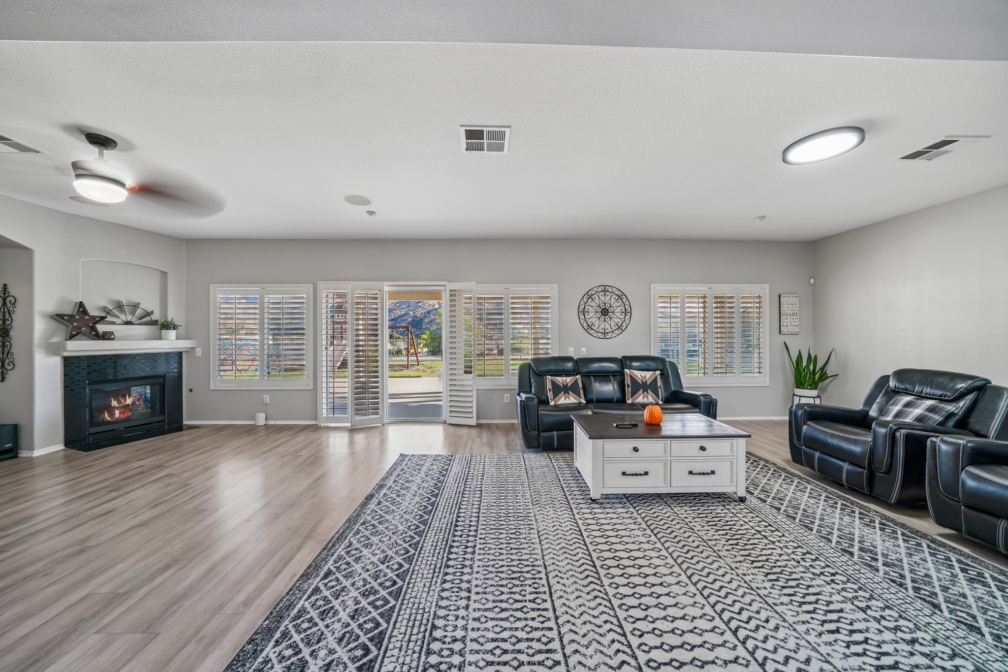 1410 Charles St-S0110-011.jpg