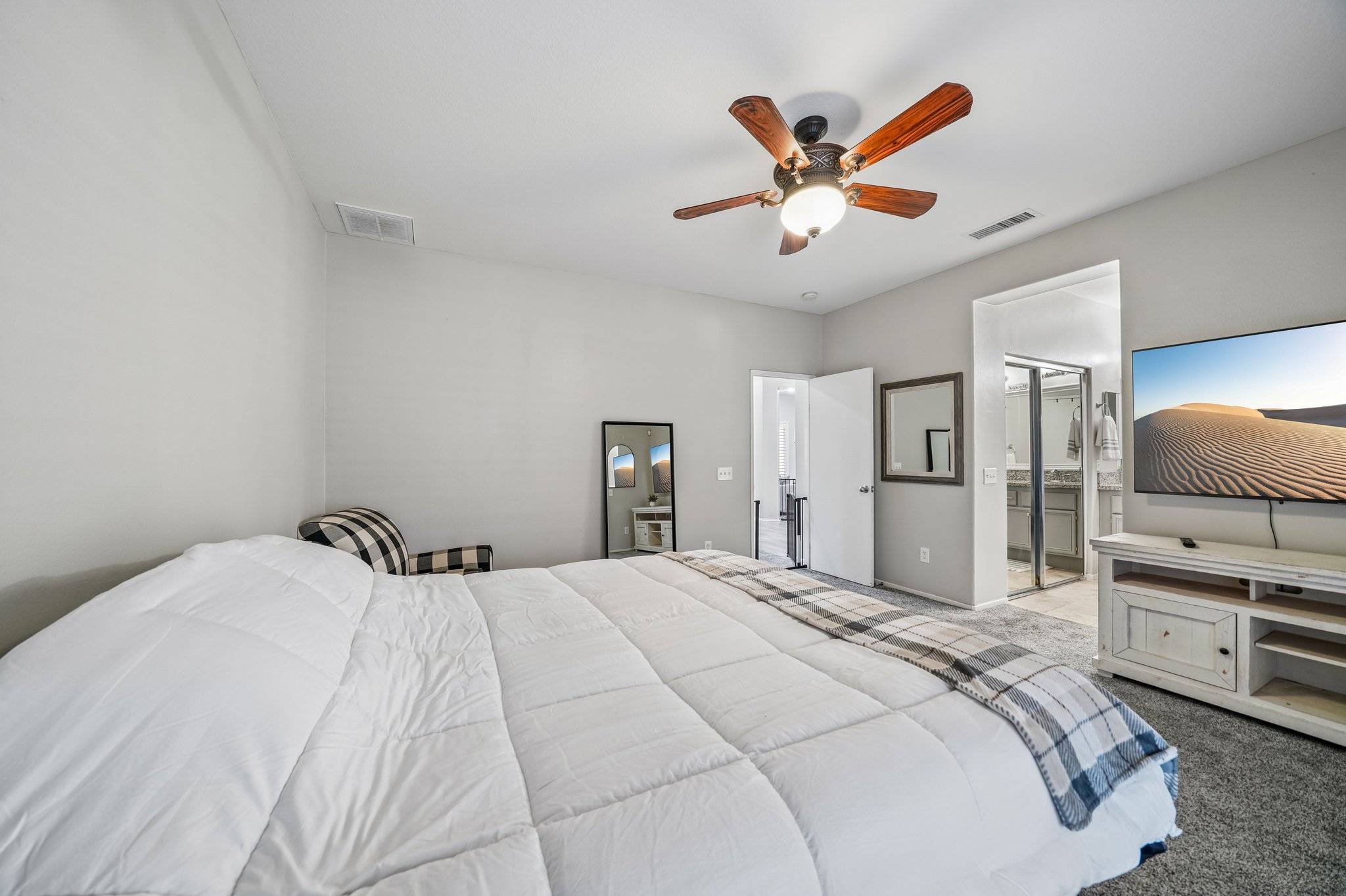 1410 Charles St-S0110-029.jpg