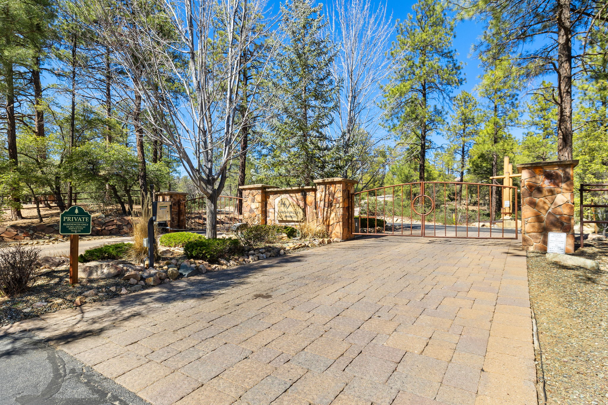 High Valley Ranch Gate (3)