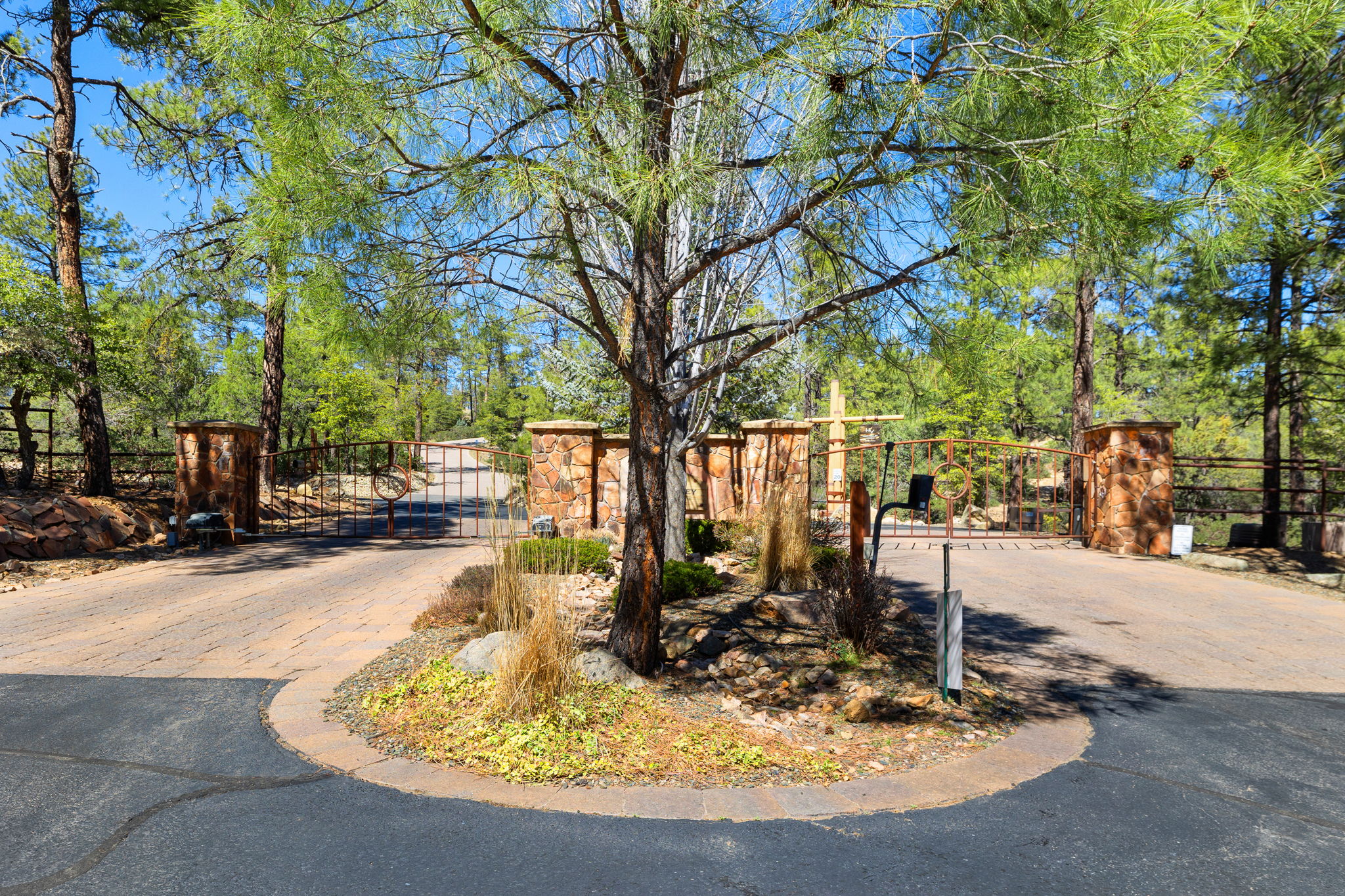 High Valley Ranch Gate (2)