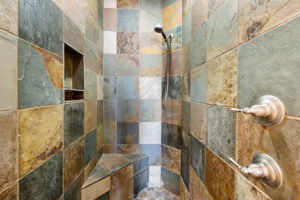 Primary Bathroom (4)