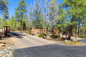 High Valley Ranch Gate (1)