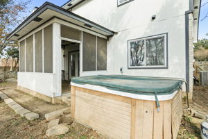 Hot Tub/Screened in Porch