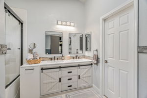 041_1410 Lundy Ave 