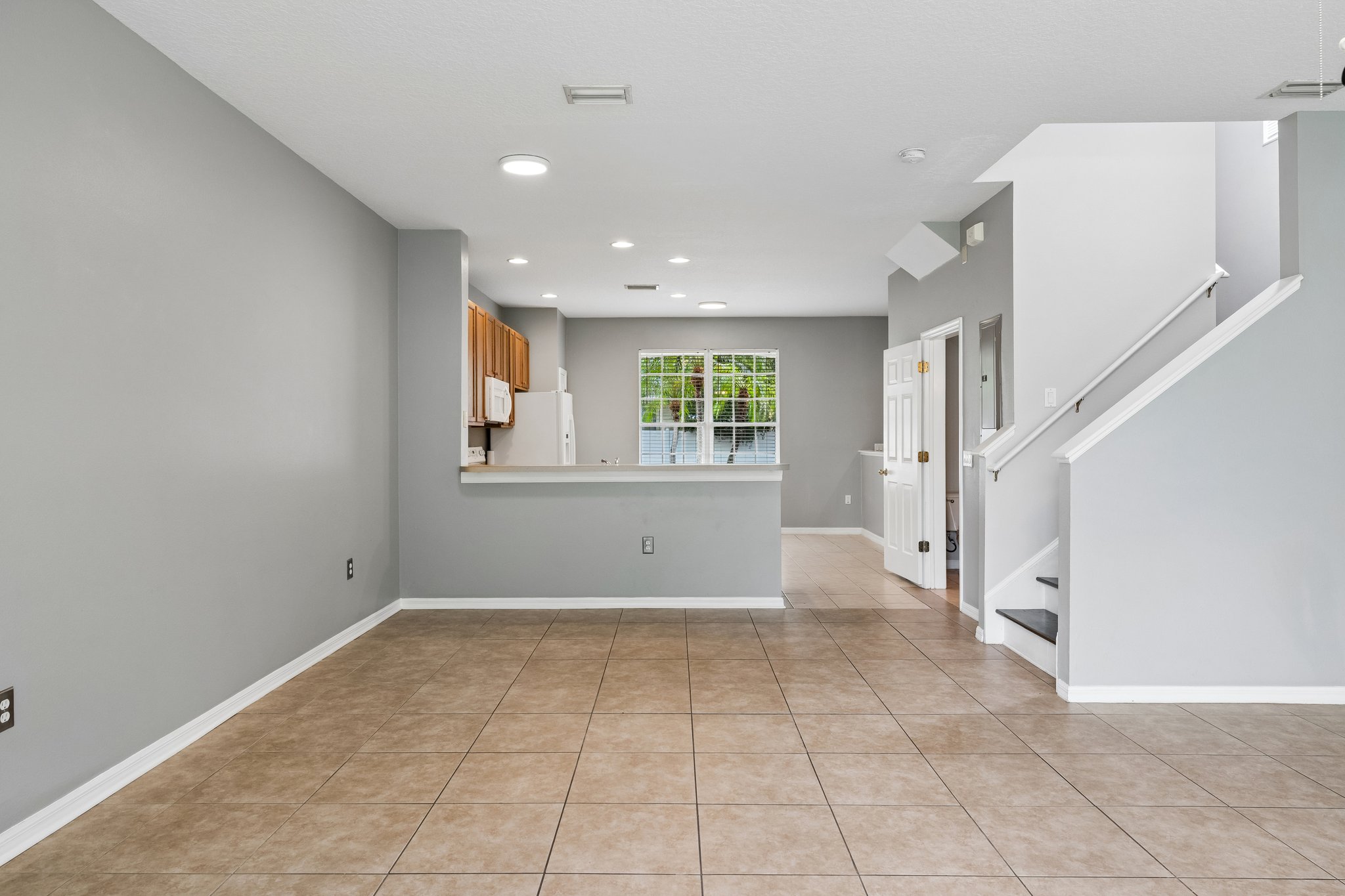 Christie Dr-S1210-005.jpg