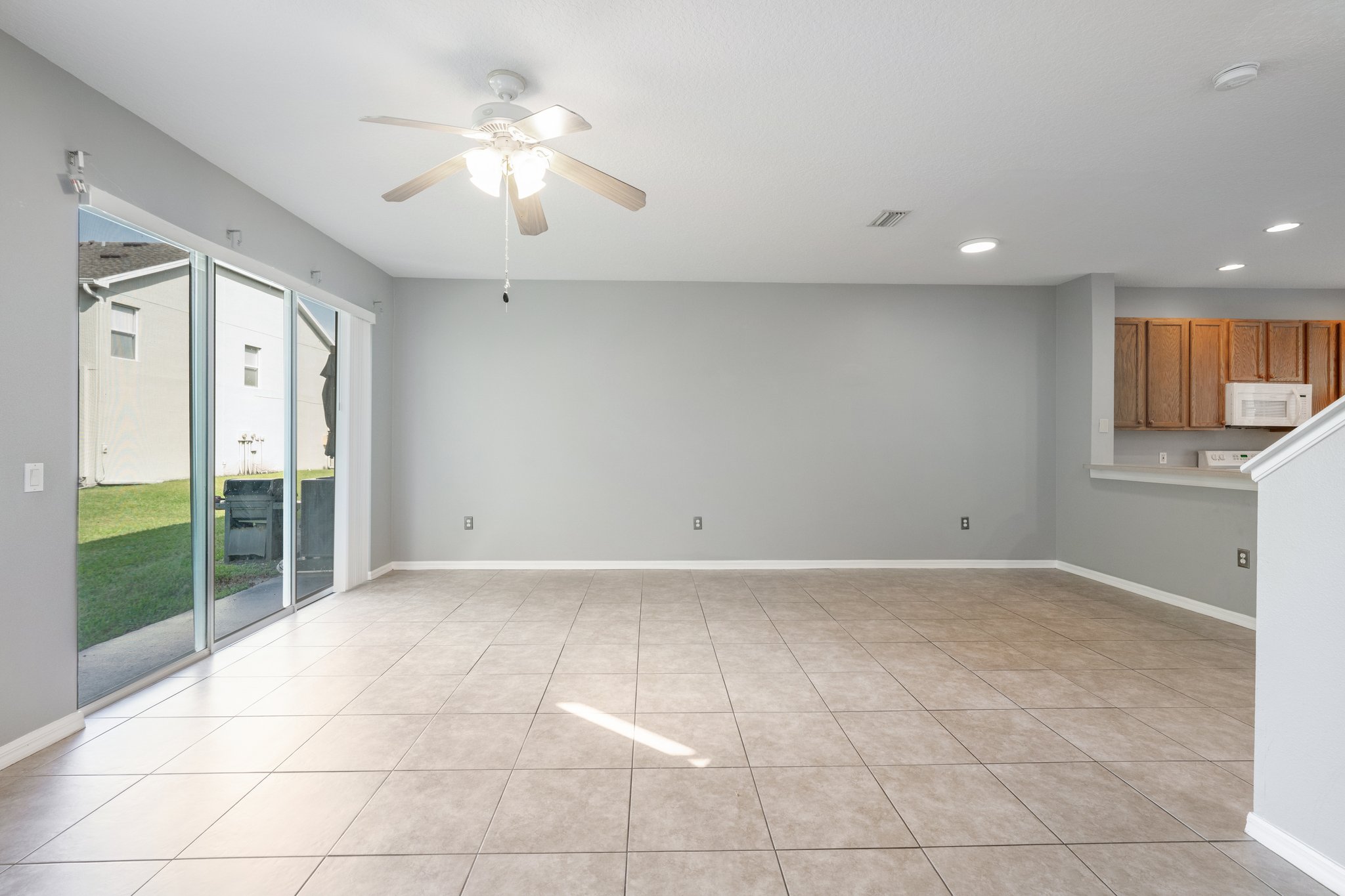 Christie Dr-S1210-011.jpg