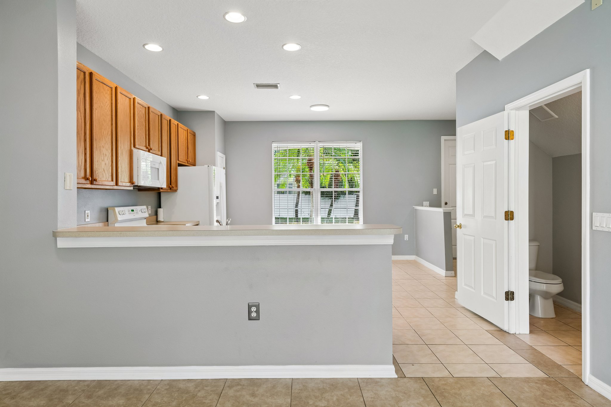Christie Dr-S1210-018.jpg
