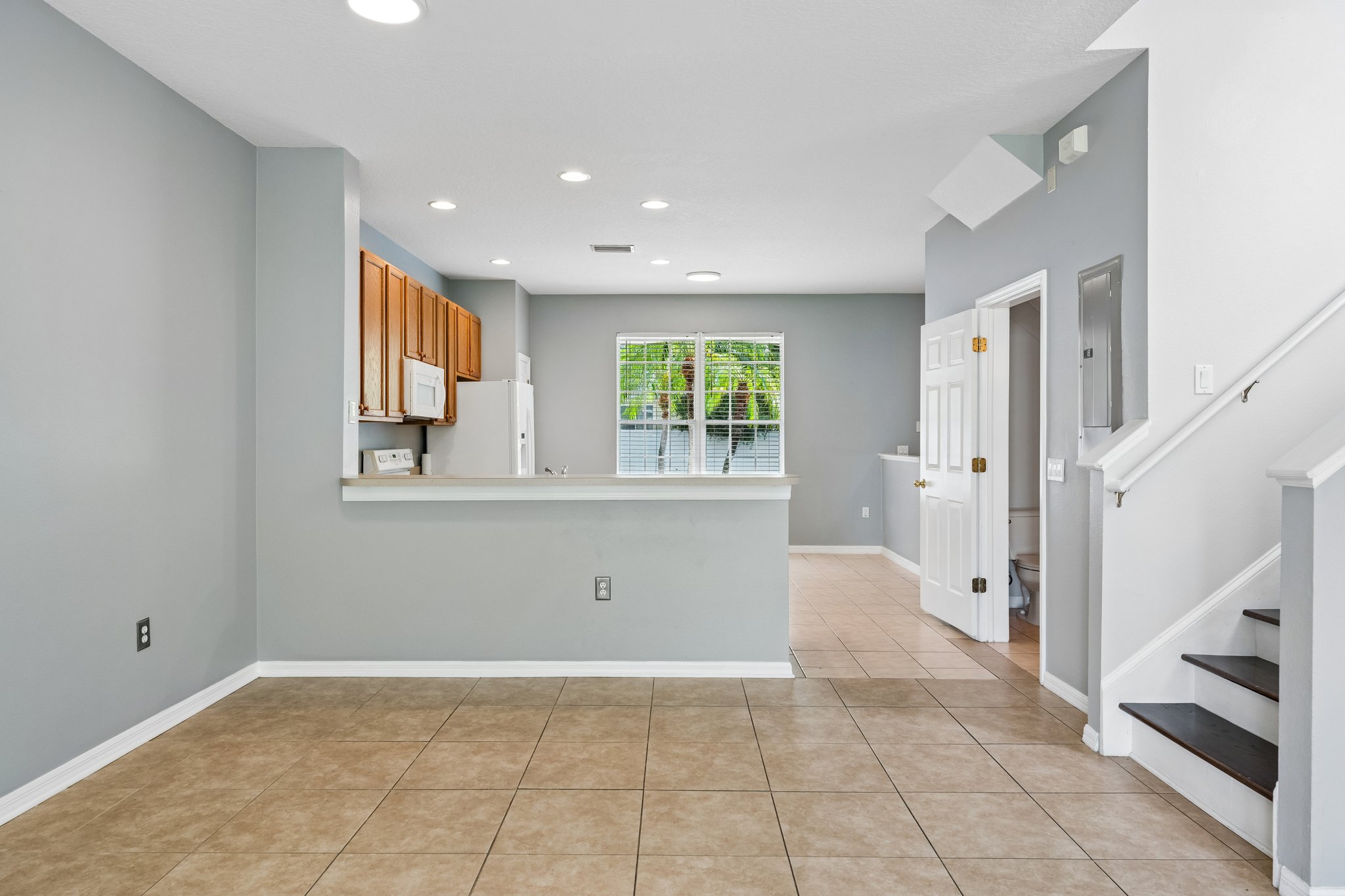 Christie Dr-S1210-019.jpg