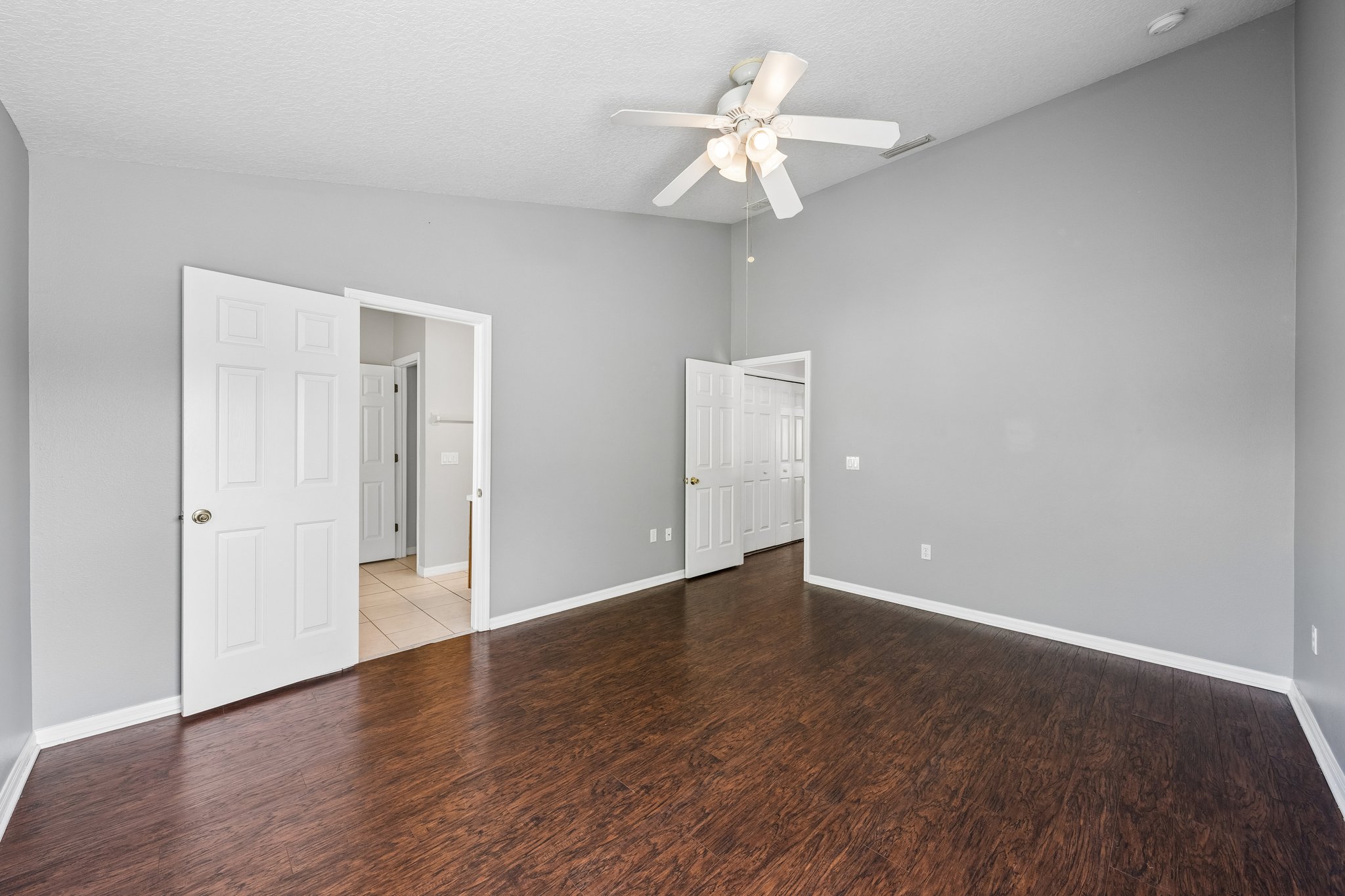 Christie Dr-S1210-023.jpg