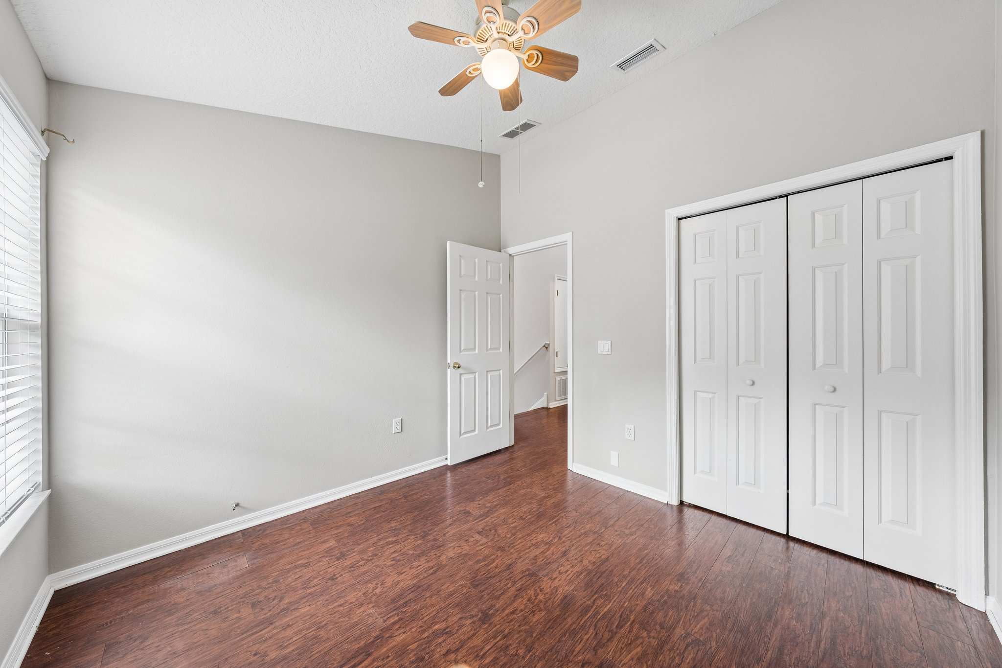 Christie Dr-S1210-033.jpg