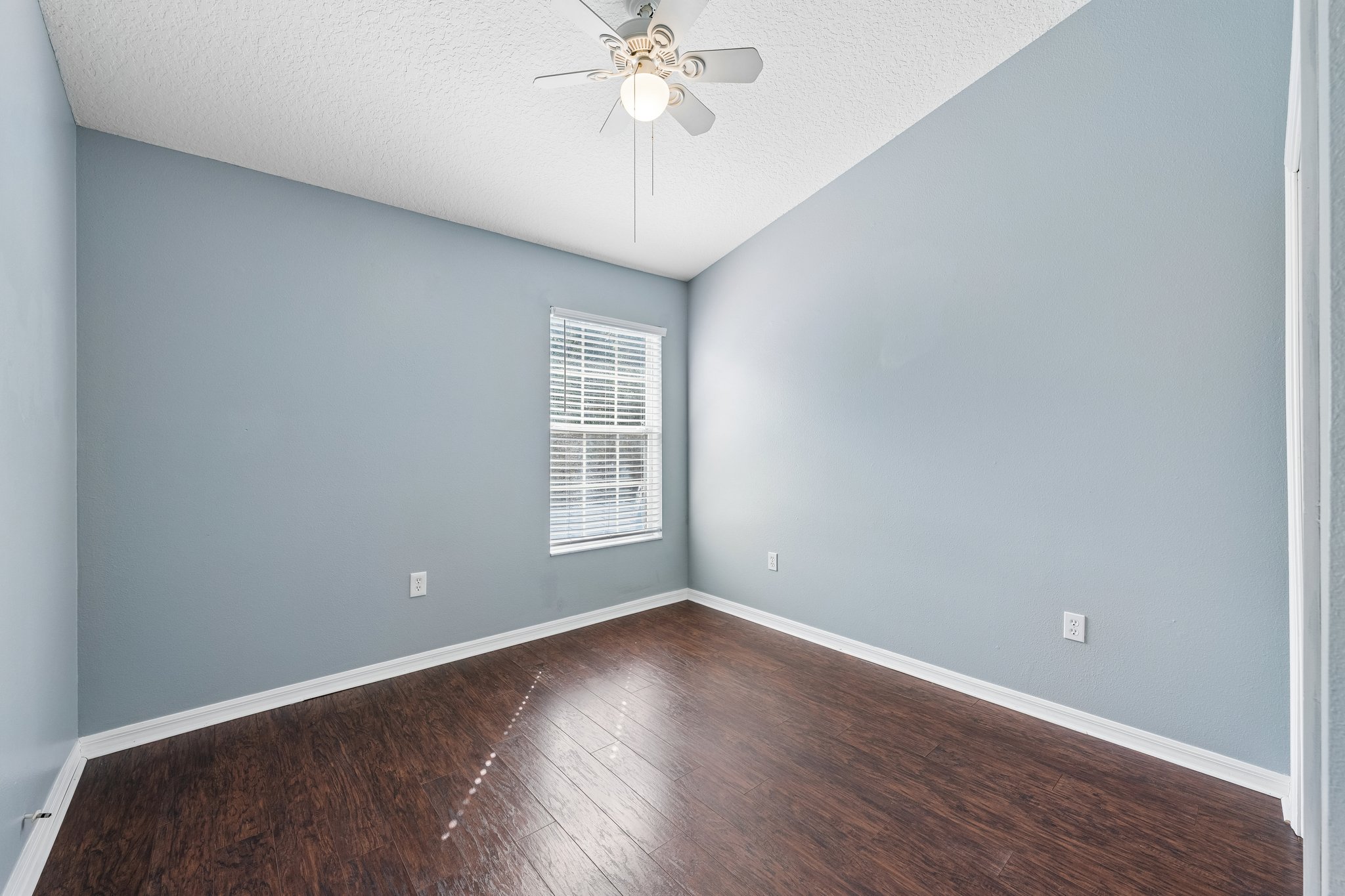 Christie Dr-S1210-034.jpg