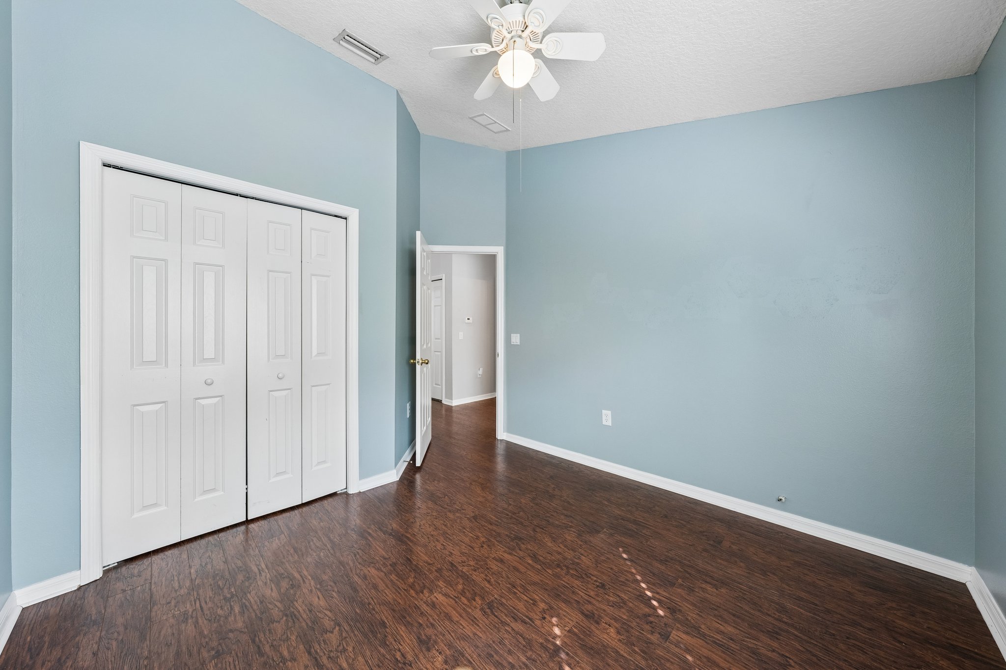 Christie Dr-S1210-035.jpg