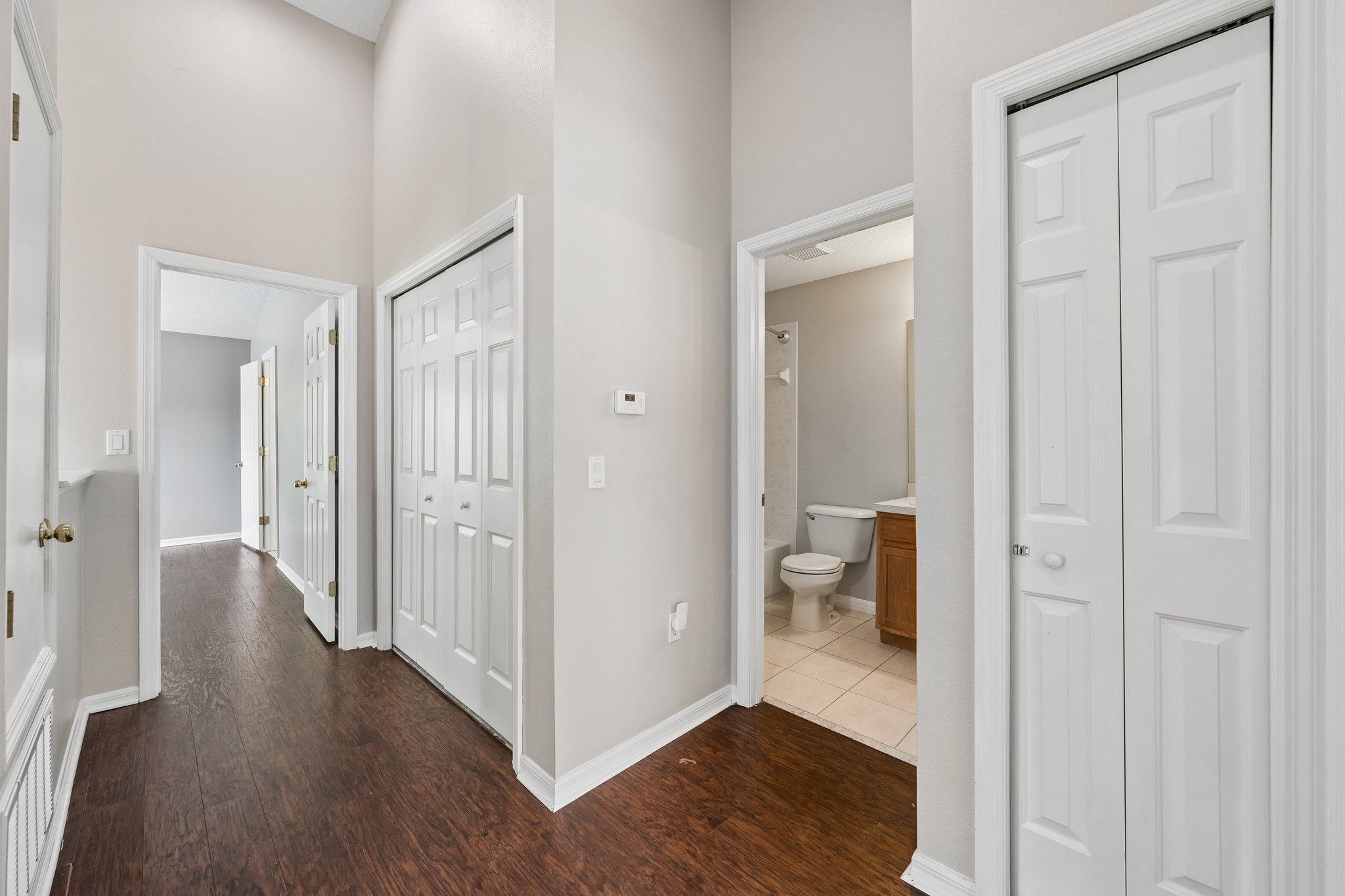 Christie Dr-S1210-036.jpg