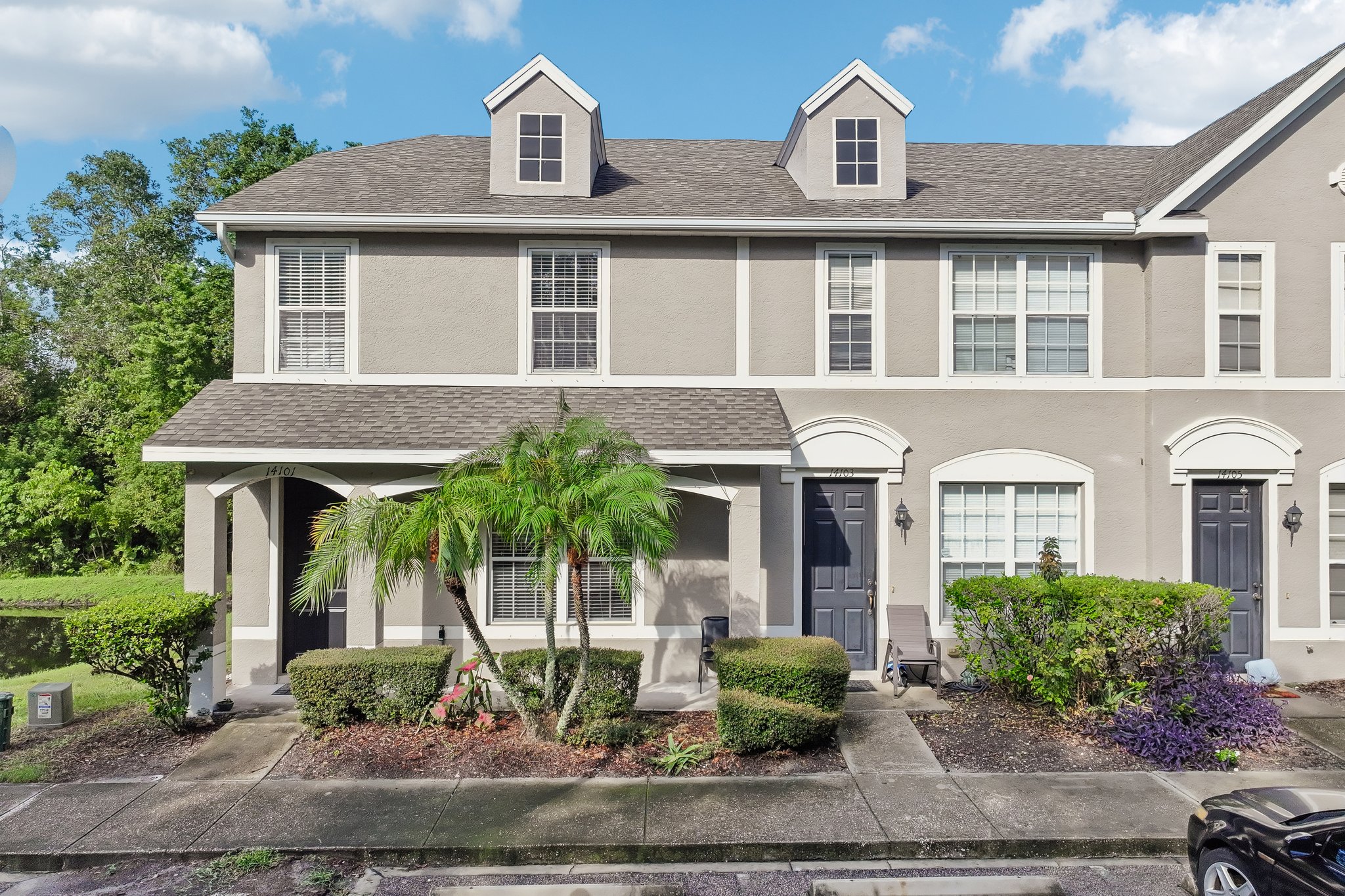 Christie Dr-S1210-041.jpg