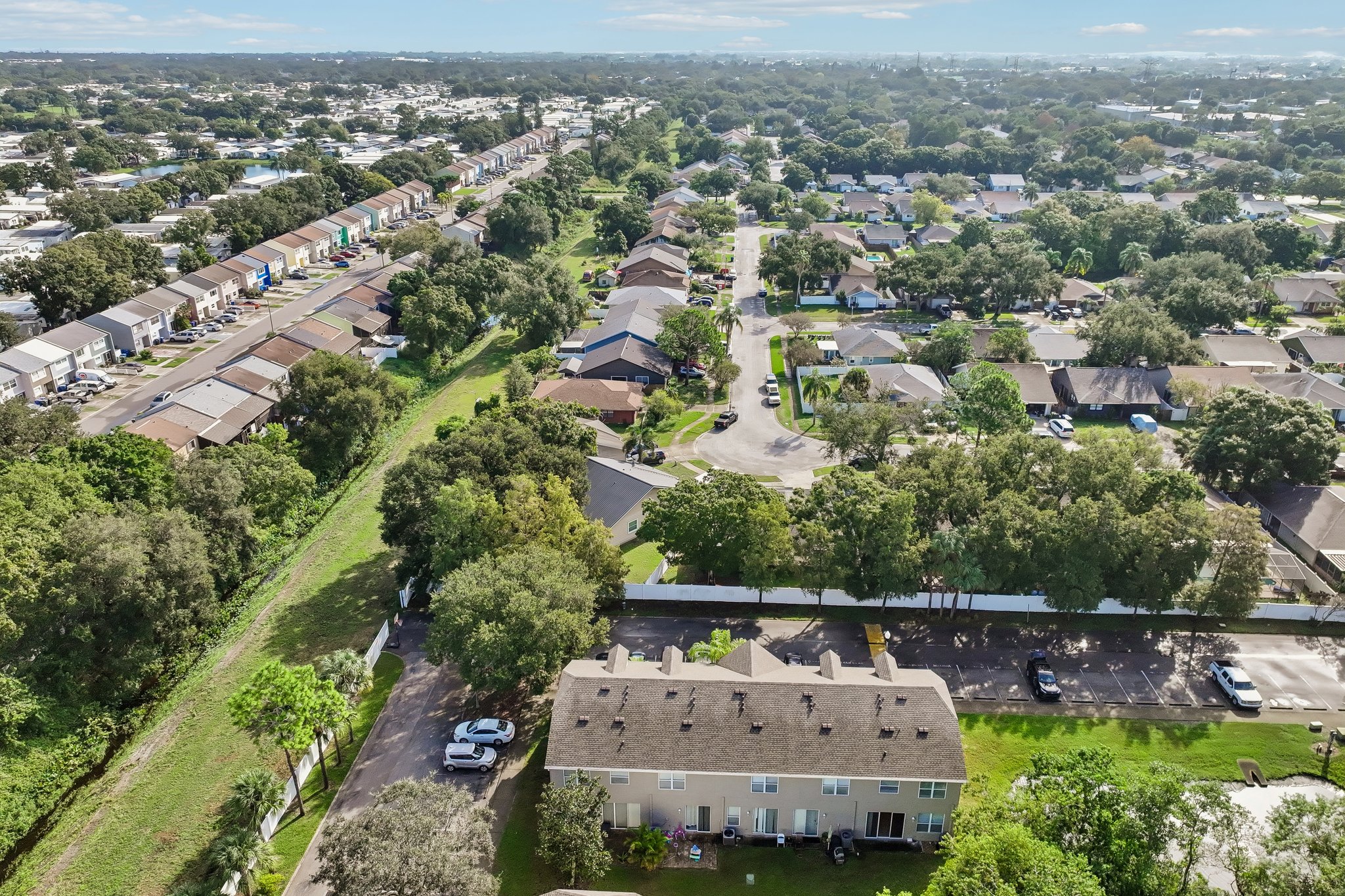 Christie Dr-S1210-046.jpg