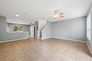 Christie Dr-S1210-004.jpg