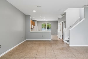 Christie Dr-S1210-005.jpg
