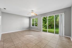 Christie Dr-S1210-008.jpg
