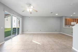 Christie Dr-S1210-011.jpg