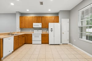 Christie Dr-S1210-012.jpg