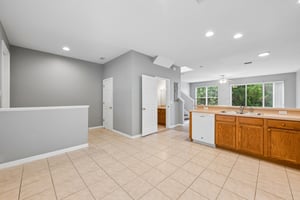 Christie Dr-S1210-014.jpg